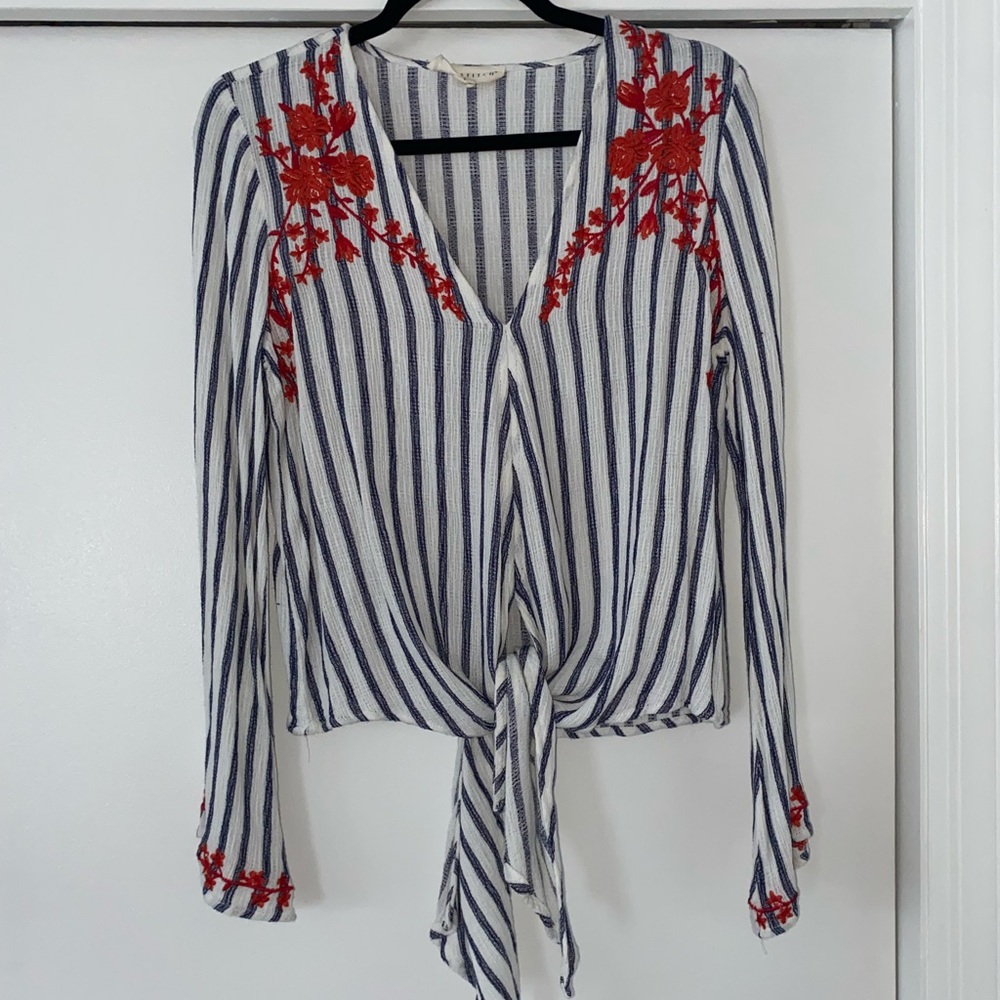 Long sleeve printed top.